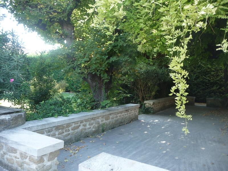 Mas 350 m² habitables sur 700 m² de terrain clos et arboré