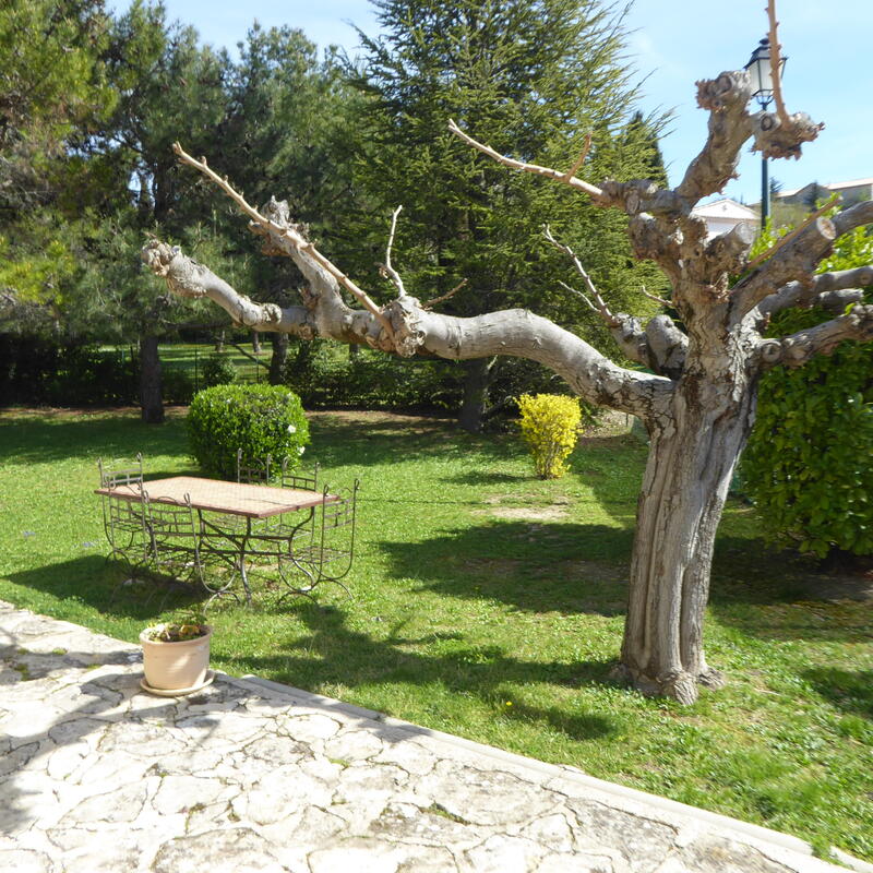 Villa plain-pied T4 sur terrain de 520 m² clos