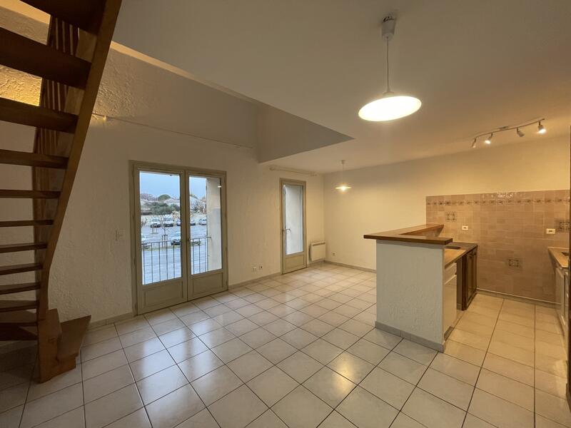 Appartement T2, 1er étage, centre ville, parking sécurisé