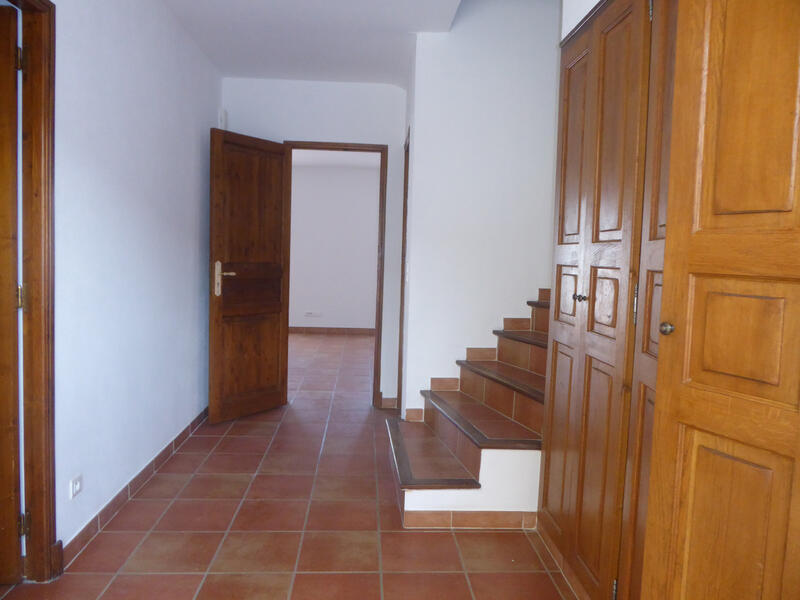 Villa T4 sur environ 200 m² de jardin clos de murs