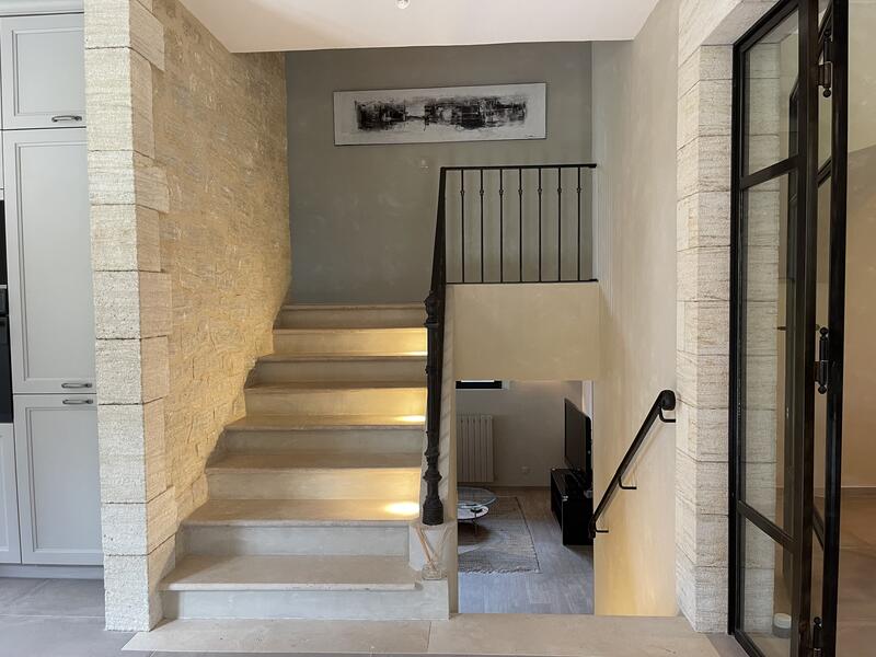 Maison T7 meublée avec piscine chauffée, jardin clos