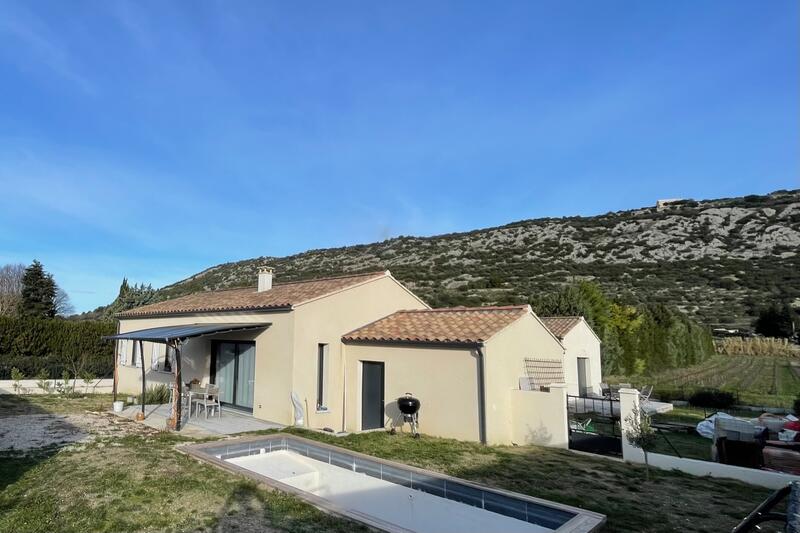 VILLA AVEC PISCINE ET GARAGE BEAUMES DE VENISE