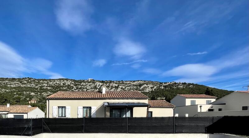 VILLA AVEC PISCINE ET GARAGE BEAUMES DE VENISE