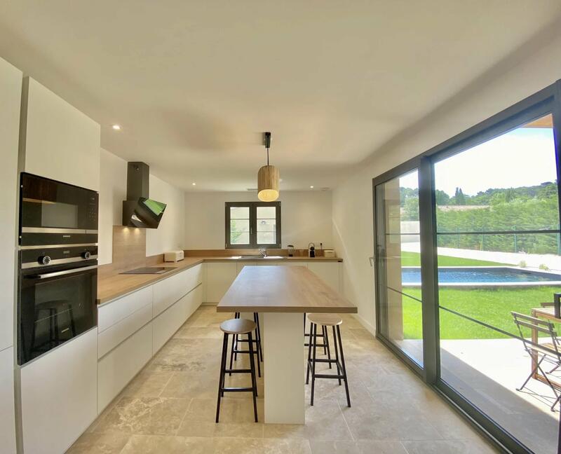 CHARMANTE VILLA NEUVE AVEC PISCINE
