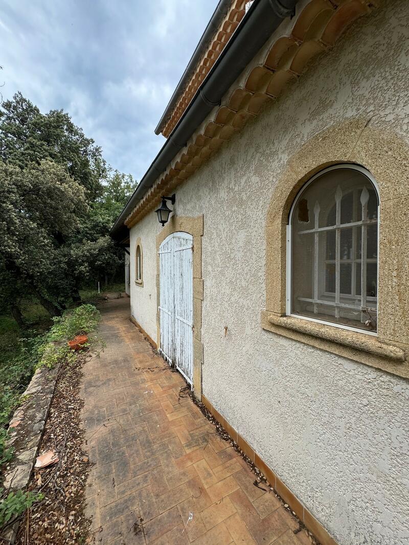 VILLA A RENOVER VIOLES