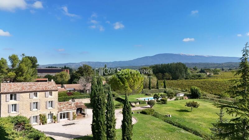 MAS LUMINEUX AVEC PISCINE ET VUE SUR LE MONT-VENTOUX