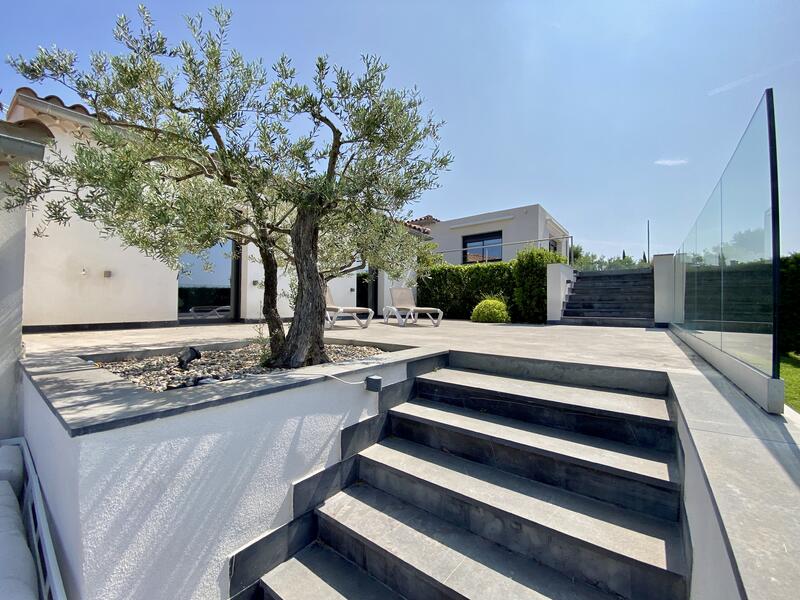 VILLA CONTEMPORAINE AVEC VUE PANORAMIQUE