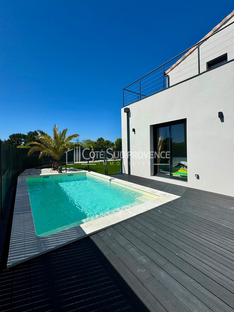 VILLA CONTEMPORAINE NEUVE / PISCINE / GARAGE