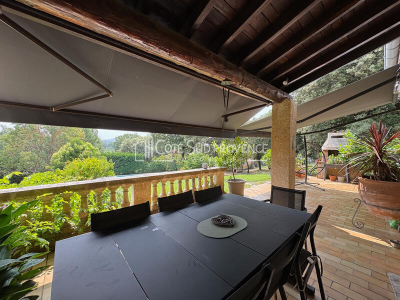 PROPRIETE VENASQUE PISCINE ET GRANDS GARAGES