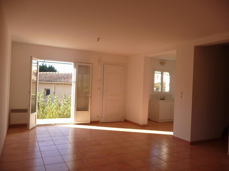 VIlla mitoyenne T4 avec jardin et garage.