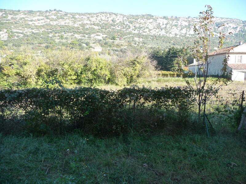 VIlla mitoyenne T4 avec jardin et garage.