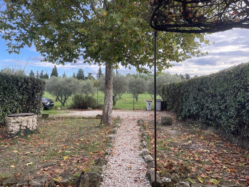 Partie de mas meublée T3 avec jardin clôturé en partie