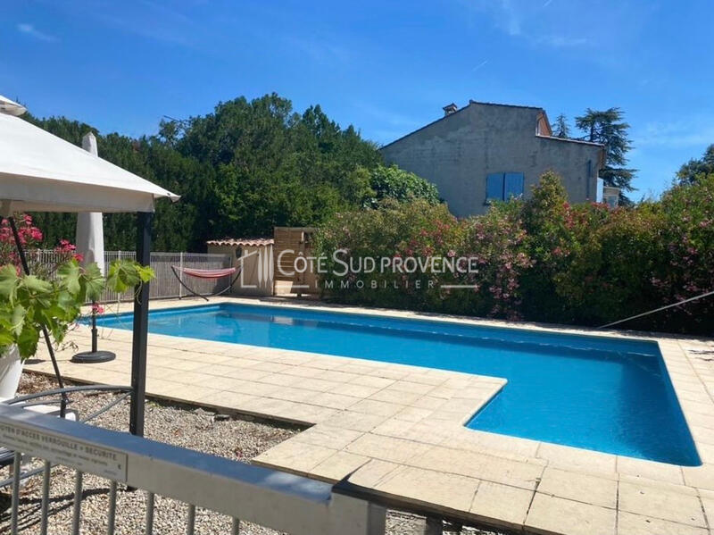 VILLA  PISCINE PERNES-LES-FONTAINES