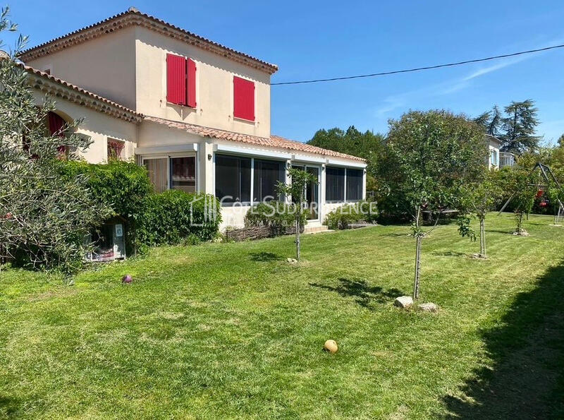 VILLA  PISCINE PERNES-LES-FONTAINES