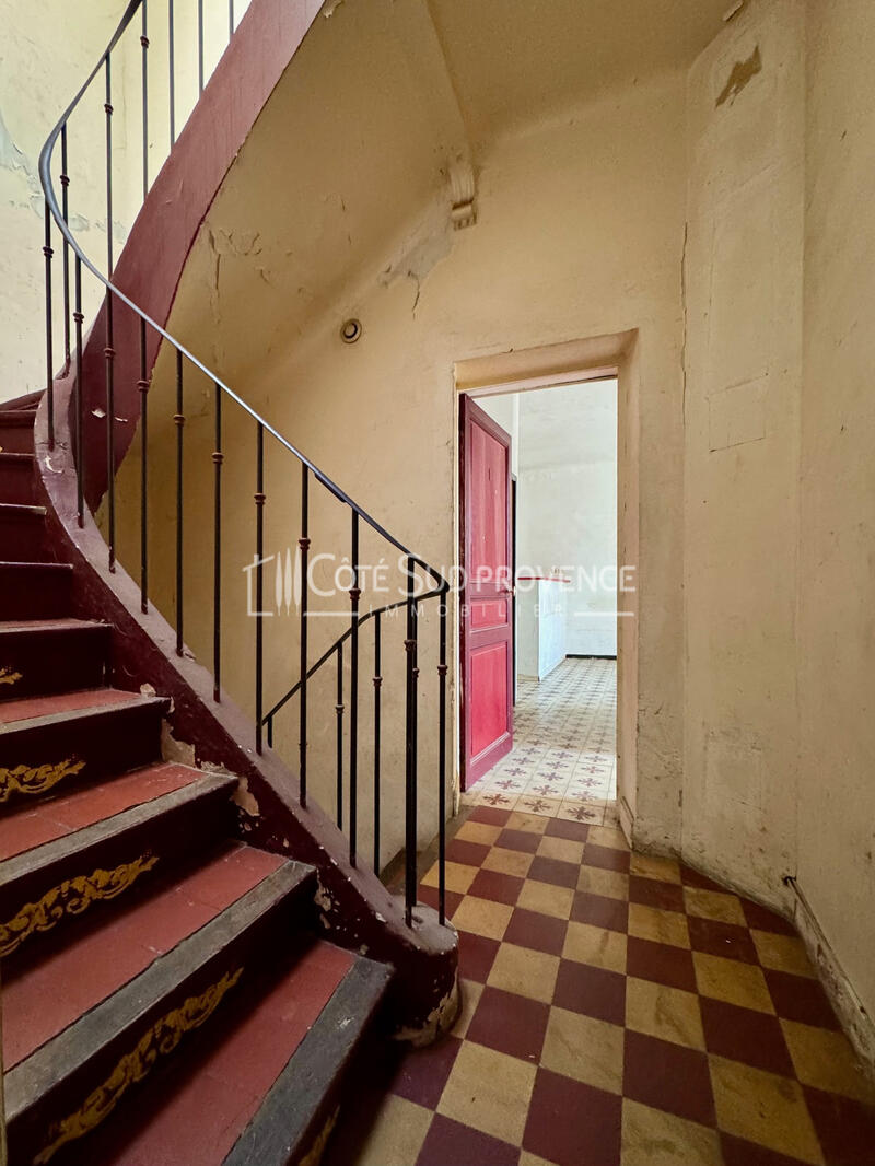 IMMEUBLE LE PONTET 3 COMMERCES + 4 APPARTEMENTS