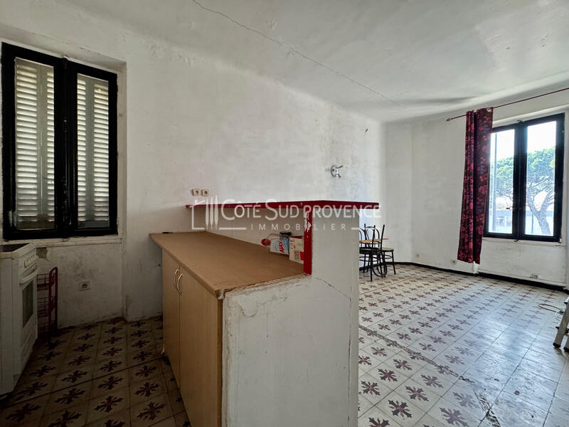IMMEUBLE LE PONTET 3 COMMERCES + 4 APPARTEMENTS