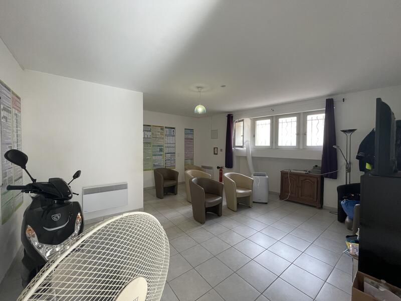 SAINT-DIDIER Local commercial 52 m²
