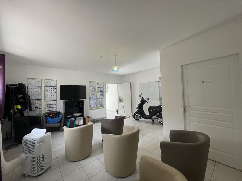 SAINT-DIDIER Local commercial 52 m²