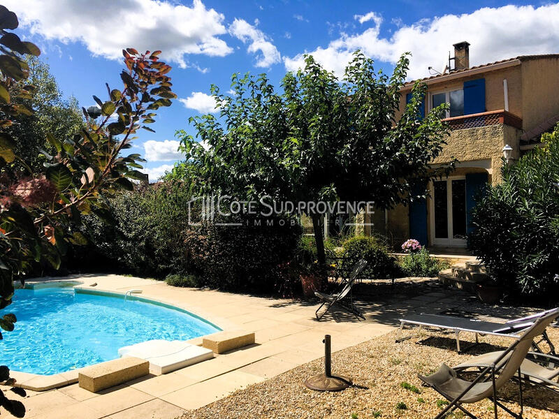 VILLA AVEC PISCINE ET DEPENDANCES A SAINT DIDIER