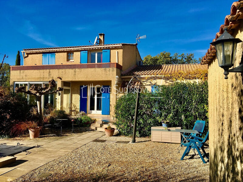 VILLA AVEC PISCINE ET DEPENDANCES A SAINT DIDIER