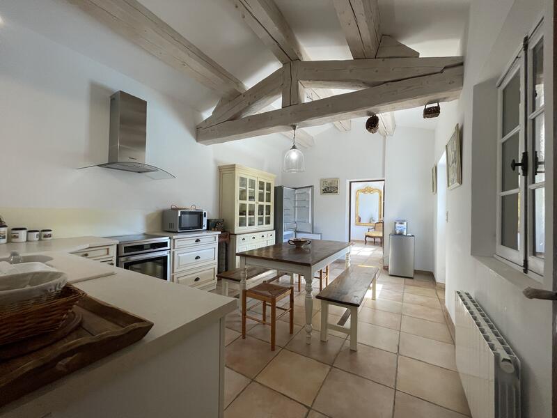 LA ROQUE-SUR-PERNES-Villa meublée- piscine-garage-2500 m² de terrain clos et arboré